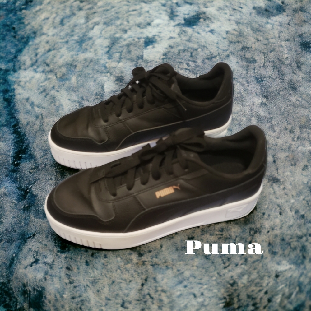PUMA Carina Platform in Women's, size 11
